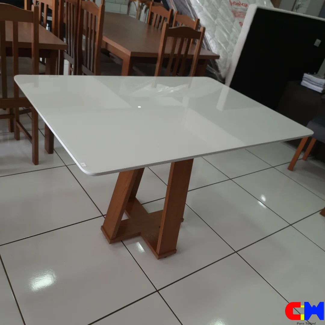 Mesa Retangular 1,20m x 80cm com Tampo Vidro Off White e Base em Cruz Cantos Arredondados Rubi